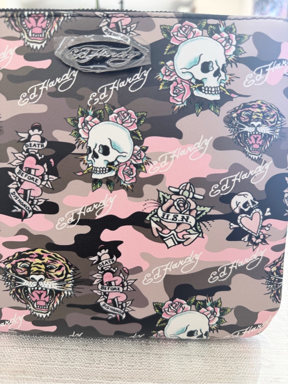 Ed Hardy Pink Camo Skull & Tiger Wristlet - Picture 3 of 7